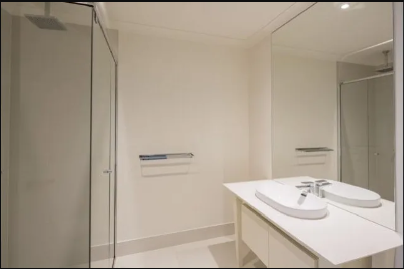 윗층 작은방2 화장실.png